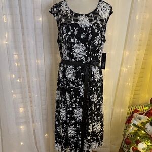 Elegant Black and White Floral Midi Dress